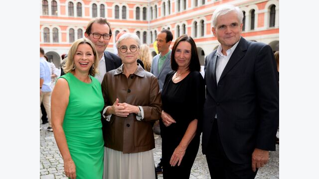 Beim Presseclub Fest 2025: Geschäftsführerin Alexandra Reischl, Vorstand Martin Novak, Rektorin Andrea Kurz, Präsidentin Sigrid Hroch und Steiermärkische-Sparkasse-Aufsichtsrat Georg Bucher