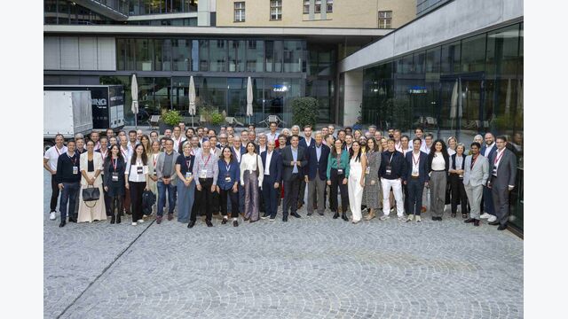 Weitwinkelaufnahme auf viele Gästee beim ersten Hermann Hauser Frontier Lab in Innsbruck 2025