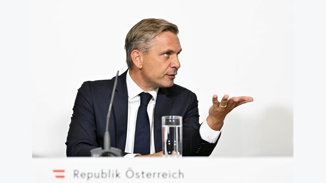 Wirtschaftsminister Wolfgang Hattmannsdorfer (ÖVP) am Dienstag, 02. September 2025, anl. eines Pressebriefings im Rahmen einer Klausur der Bundesregierung im Bundeskanzleramt in Wien.
