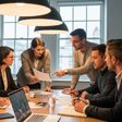 Zwei Frauen und zwei Männer sitzend bei einem Meeting an einem Tisch, eine Frau und ein Mann stehend diskutieren über ein Schriftstück. KI-generiert