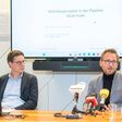 Fachgruppenobmann Andreas Kern (r.) und Alexander Bosak, Geschäftsführer von Exploreal, präsentieren die 2025er Ergebnisse der Bauträgerdatenbank.