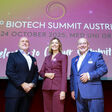 Peter Llewellyn-Davies, Präsident von Biotech Austria, Lejla Pock, Geschäftsführerin von Human.technology Styria, und Klaus Weinberger, Geschäftsführer des Health Hub Tirol beim Biotech Summit in Graz 2025.
