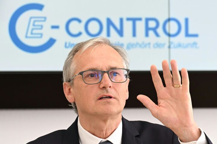 E-Control-Vorstand Wolfgang Urbantschitsch am Dienstag, 24. Juni 2025, anl. der PK E-Control, Bundeswettbewerbsbehörde (BWB) "Abschlussbericht der Taskforce Strom und Gas" in Wien.