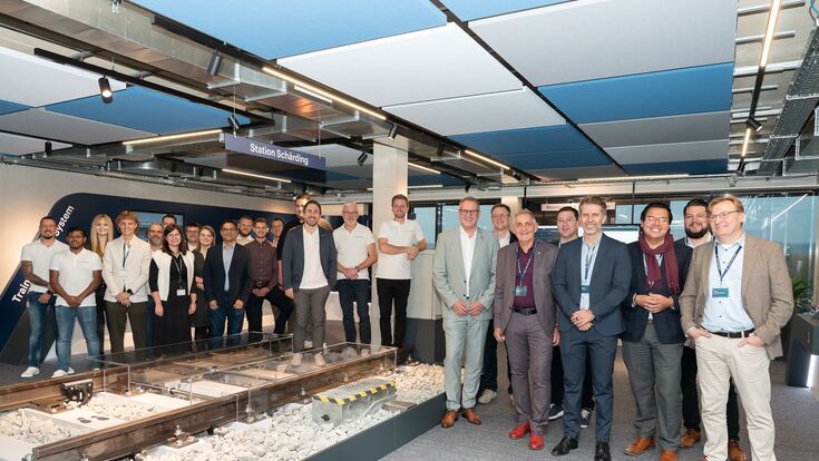 Gäste bei der Eröffnung des Frauscher Experience und Learning Centre in Schärding 2025.