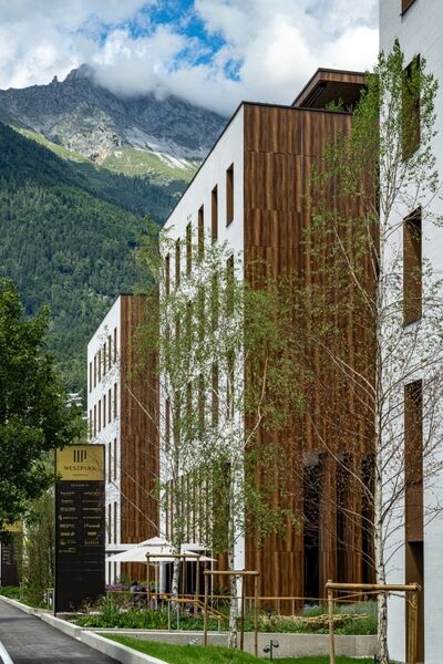 außenansicht auf den health hub tirol in innsbruck