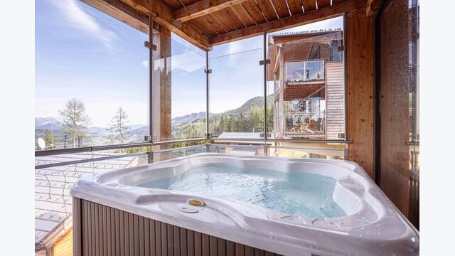 gefüllte Hot Tub in einem Private Spa in den Alpenchalets Reiteralm