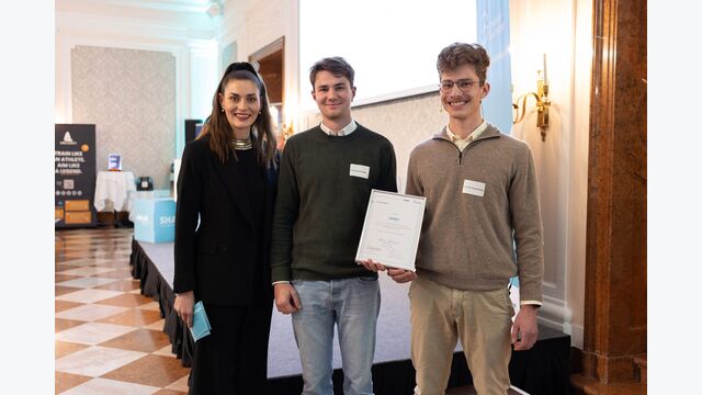 Jury-Sieger der salzburger FACTORY 9 Finals: Magdalena Karner (Startup Salzburg), Paul Spatzenegger und Florian Hinterholzer (Orbis Development)