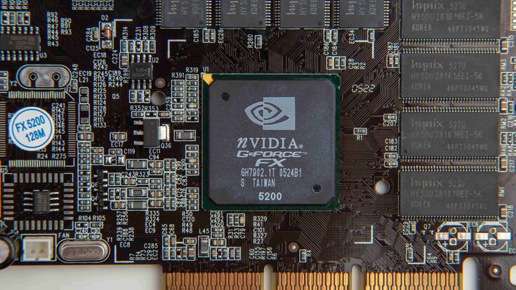 Nahaufnahme auf einen verbauten nvidia geforce fx 5200 video chip