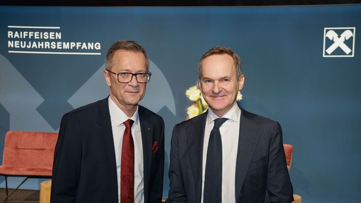 RVS-Generaldirektor Heinz Konrad, mit dem Direktor des Thinktanks Agenda Austria, Franz Schellhorn, beim Neujahrsempfang vom Raiffeisenverband Salzburg