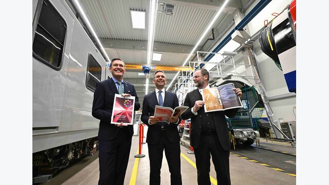 Infrastrukturminister Peter Hanke (SPÖ), Wirtschaftsminister Wolfgang Hattmannsdorfer (ÖVP) und Staatssekretär Josef Schellhorn (NEOS) am Freitag, 16. Jänner 2026, anlässlich der PK des Wirtschaftsministeriums "Industriestrategie Österreich 2035" in Wien