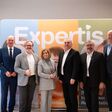 Pressekonferenz der BBRZ-Gruppe, wie sie zur Dachmarke Expertis wird: Landesrat Christian Dörfel, CEO Starlim Spritzguß GmbH Thomas Bründl,
CEO Expertis Gruppe Manfred Bauer, AK OÖ Präsident Andreas Stangl, AMS-Landesgeschäftsführerin Iris Schmidt, Stadtrat für Wirtschaft Thomas Gegenhuber.