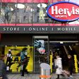 außenansicht einer Hervis Filiale in Wien