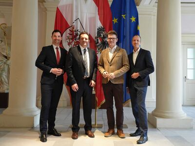 LR Peter Reichmann, Kärnten, Ratsvorsitzender LR René Zumtobel, Tirol, LR Maximilian Aigner, Salzburg und SC Jürgen Schneider, BMLUK, in Vertretung von BM Norbert Totschnig, bilden das länderübergreifende Entscheidungsgremium im Nationalparkrat des Nationalparks Hohe Tauern.