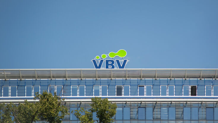 Außenansicht auf den Hauptsitz der VBV-gruppe in Wien mit Logo
