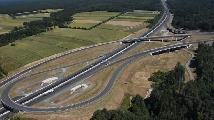 Ab- und Zufahrt der s7 schnellstraße am Knoten Riegersdorf