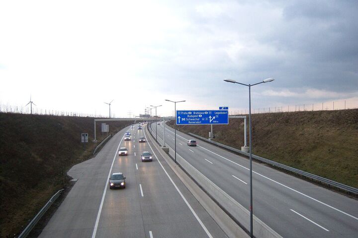Wiener Außenring Schnellstraße S1 Richtung Schwechat vor der Anschlussstelle Leopoldsdorf