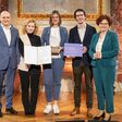 Bernhard Sagmeister (Geschäftsführer aws), Bundesministerin Eva-Maria Holzleitner, Sieger in der Kategorie Prototyp Kerrin Steensen und Thomas Werzer (imd BIOTECH GmbH), und Staatssekretärin Elisabeth Zehetner beim Phönix Gründungspreis 2026