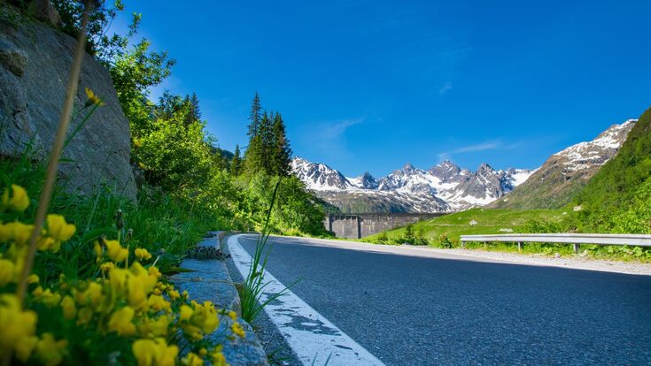 silvretta hochalpenstraße im frühling