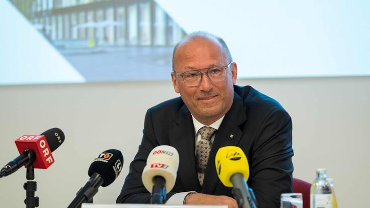 RLB OÖ-Generaldirektor Reinhard Schwendtbauer bei Pressekonferenz