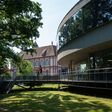 ausschnitt der außenansicht auf ams OSRAM Headquarters in premstätten, steiermark, im grünen