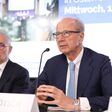 Hans Dieter Pötsch, DHK Präsident sowie Aufsichtsratsvorsitzender der Volkswagen AG und Vorstandsvorsitzender der Porsche SE und Peter Adrian, Präsident der Deutschen Industrie- und Handelskammer bei Pressekonferenz