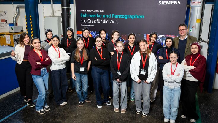 gruppenfoto vom girls day 2026 bei siemens mobility in graz