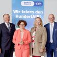 beim luftfahrt expertenforum 2026 am flughafen salzburg: Peter Malanik (GF AIA), Elisabeth Zehetner (Staatssekretärin für Energie, Startups und Tourismus, Bettina Ganghofer, Geschäftsführerin Flughafen Salzburg, Julian Jäger, Präsident der Aviation Industry Austria und Vorstand der Flughafen Wien AG