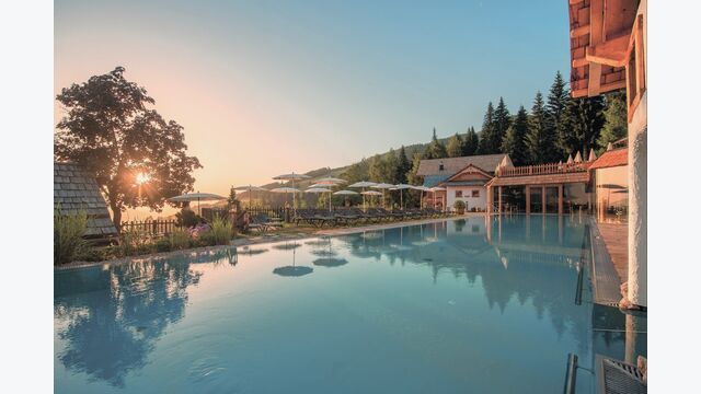 Außenansicht auf Pool im Hotel Höflehner in der steiermark