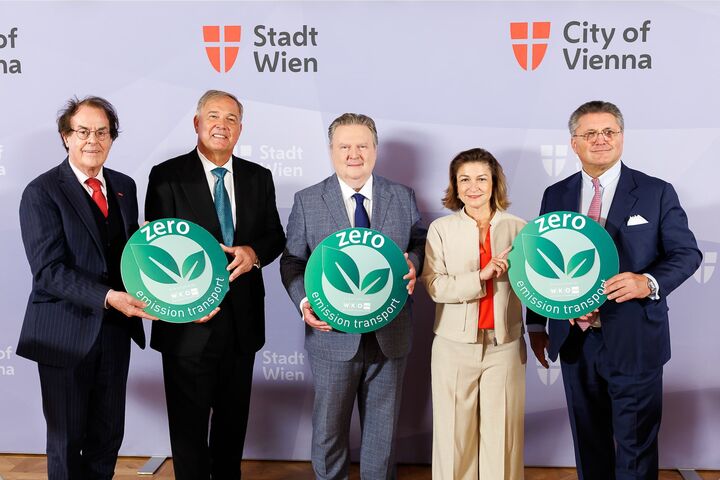 Präsentieren zero emission transport ergebnisse 2026: Hans Roth, Gründer von Saubermacher, Walter Ruck, Präsident der WK Wien, Wiens Bürgermeister Michael Ludwig, Tina Schrettner, Geschäftsführerin Ankerbrot und Karl-Heinz Strauss, CEO von Porr