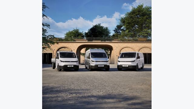 drei variationen des 2026 herausgekommenen Ford All New Transit City transporters