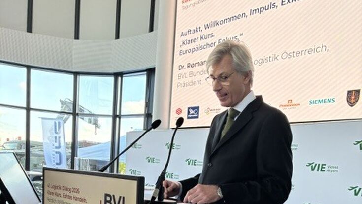 Roman Stiftner, Präsident der BVL Österreich, beim BVL Logistik Dialog 2026 auf der Bühne