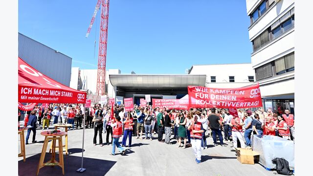 Warnstreik der Gewerkschaft GPA, PRO-GE nach der 6. Runde der Kollektivvertragsverhandlungen der Chemischen Industrie am Donnerstag, 28. Mai 2026, in einem Betrieb in Wien