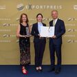 Exportpreis in Bronze für Mavie Med Comprehensive Cancer Care Vienna; v.l.n.r.: Mag. Sonja Fürnsinn und Patricia Fasching, beide Internationales Marketing, Mavie Med; Univ.-Prof. Dr. Johannes Drach, Leiter des Mavie Med Comprehensive Cancer Care Vienna
