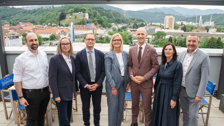 Bei einer Pressekonferenz für die Zukunft von Bruck/Mur: Regionalstellenobmann-Stv. Michael Ulm, Regionalstellenobmann Thomas Marichhofer, Roland Kristl, Geschäftsführer der Inteco-Gruppe, Bürgermeisterin Susanne Kaltenegger, Landtagsabgeordnete Cornelia Izzo, Landesrat Willibald Ehrenhöfer.
