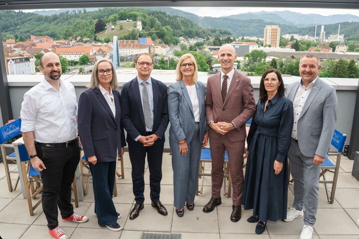 Bei einer Pressekonferenz für die Zukunft von Bruck/Mur: Regionalstellenobmann-Stv. Michael Ulm, Regionalstellenobmann Thomas Marichhofer, Roland Kristl, Geschäftsführer der Inteco-Gruppe, Bürgermeisterin Susanne Kaltenegger, Landtagsabgeordnete Cornelia Izzo, Landesrat Willibald Ehrenhöfer.