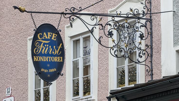 schild außen über geschäft der Café konditorei fürst in salzburg am alten marktplatz