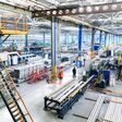 große werkshalle in einem industriebetrieb