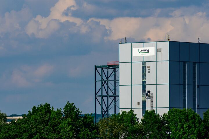 außenansicht auf das Lyocell-werk von lenzing in heiligenkreuz, burgenland